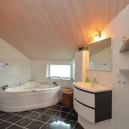 Three-bedroom Holiday In Vaggerlose Bøtø By