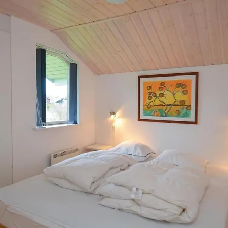 Three-bedroom Holiday In Vaggerlose
